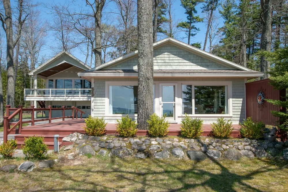 3784 S Lee Point Road Bingham Township, MI 49682