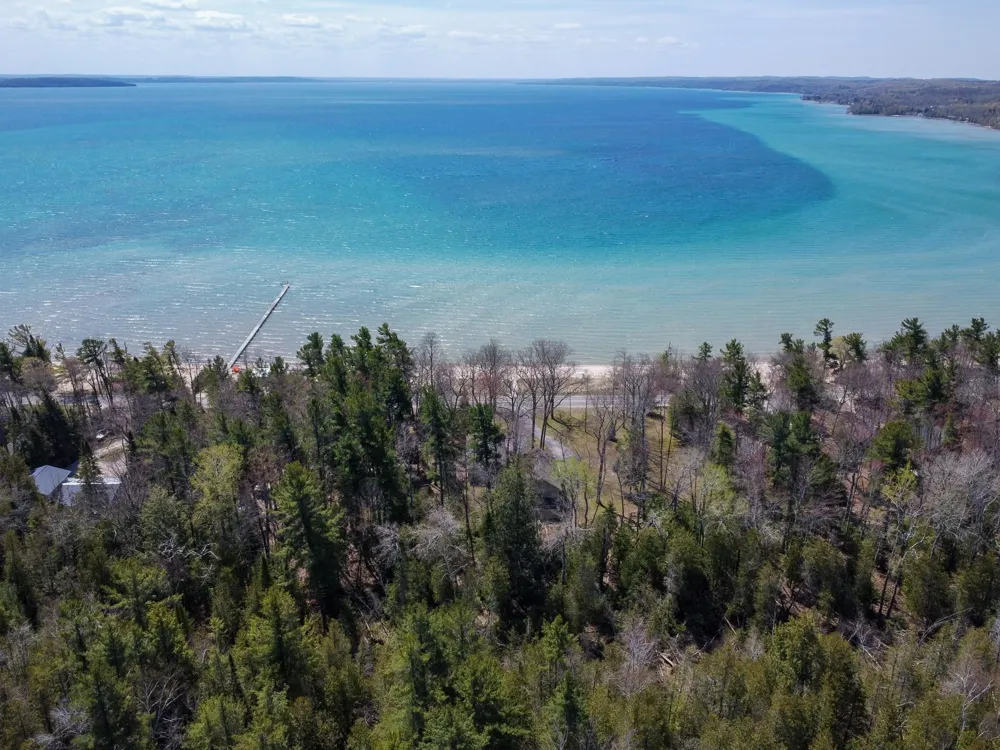 3784 S Lee Point Road Bingham Township, MI 49682