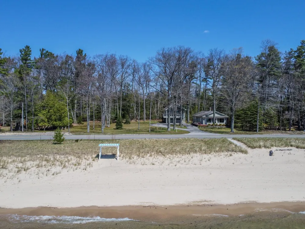 3784 S Lee Point Road Bingham Township, MI 49682
