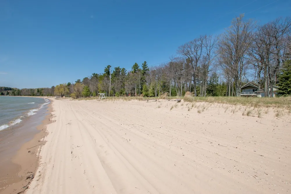 3784 S Lee Point Road Bingham Township, MI 49682
