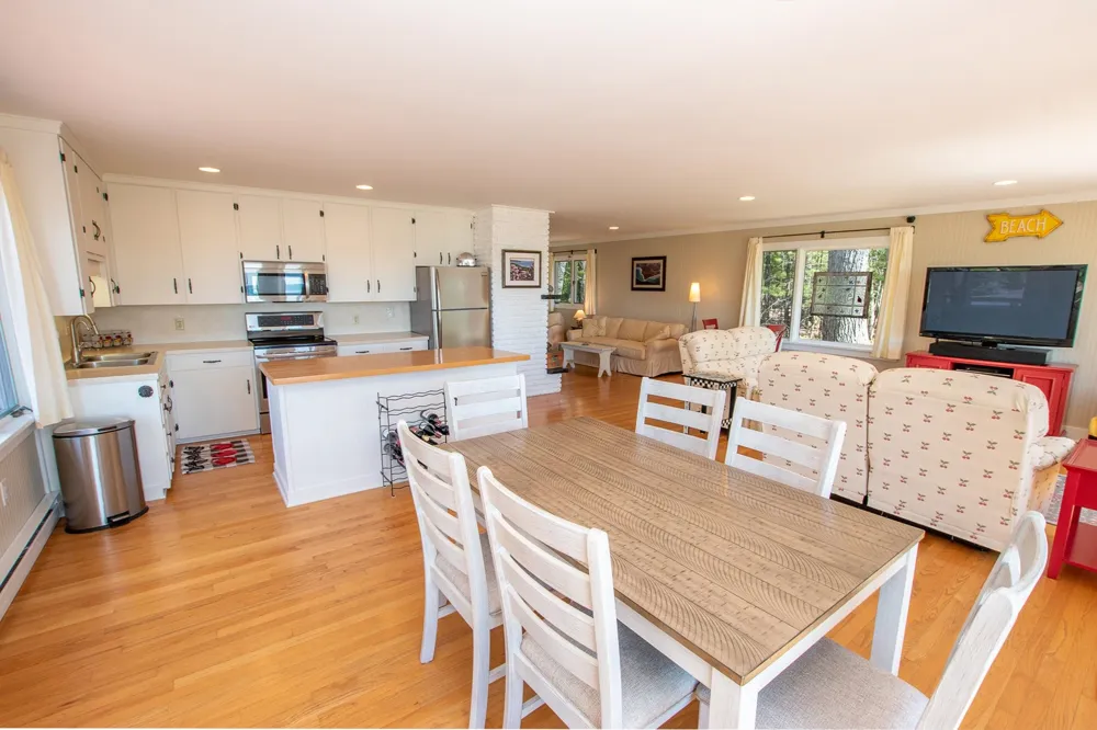 3784 S Lee Point Road Bingham Township, MI 49682