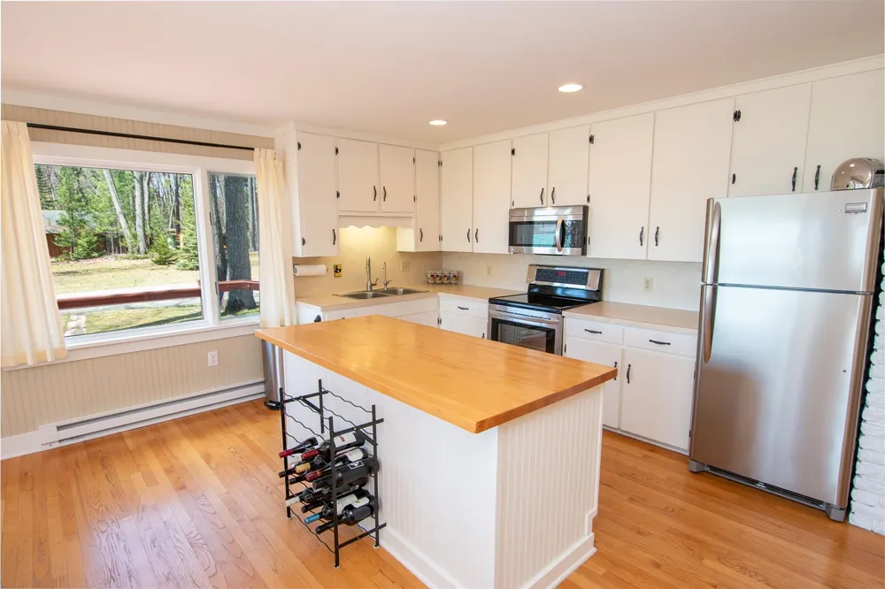 3784 S Lee Point Road Bingham Township, MI 49682