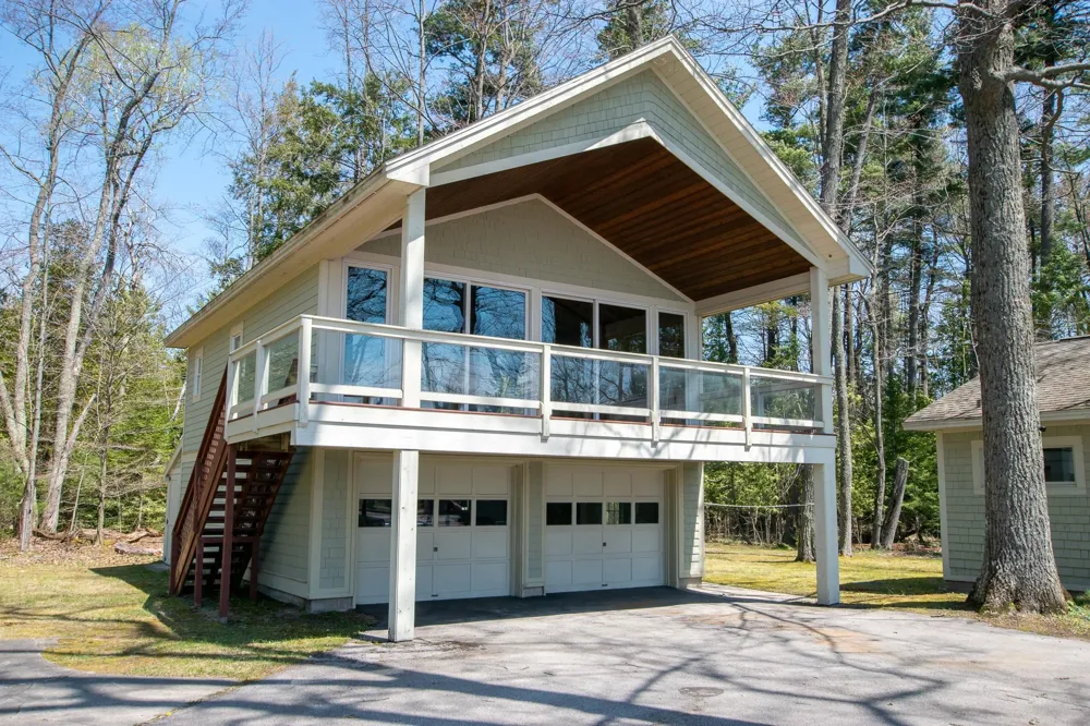 3784 S Lee Point Road Bingham Township, MI 49682