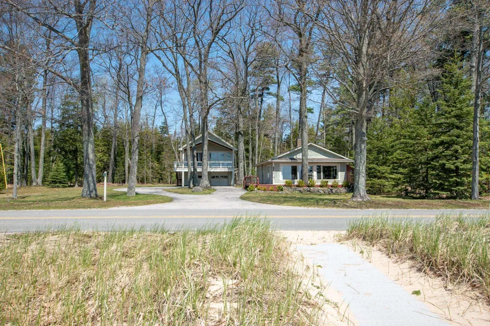 3784 S Lee Point Road Bingham Township, MI 49682
