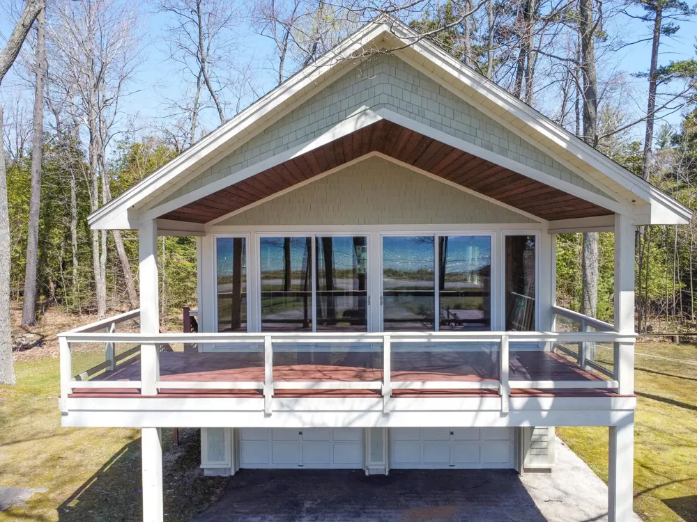 3784 S Lee Point Road Bingham Township, MI 49682