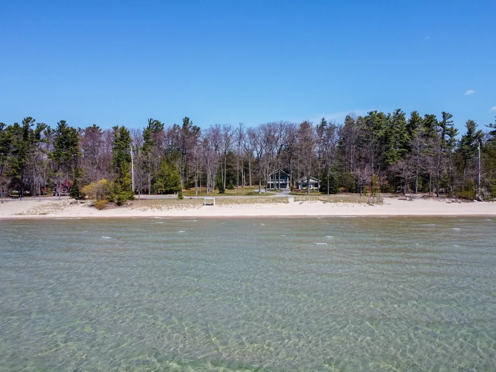 3784 S Lee Point Road Bingham Township, MI 49682