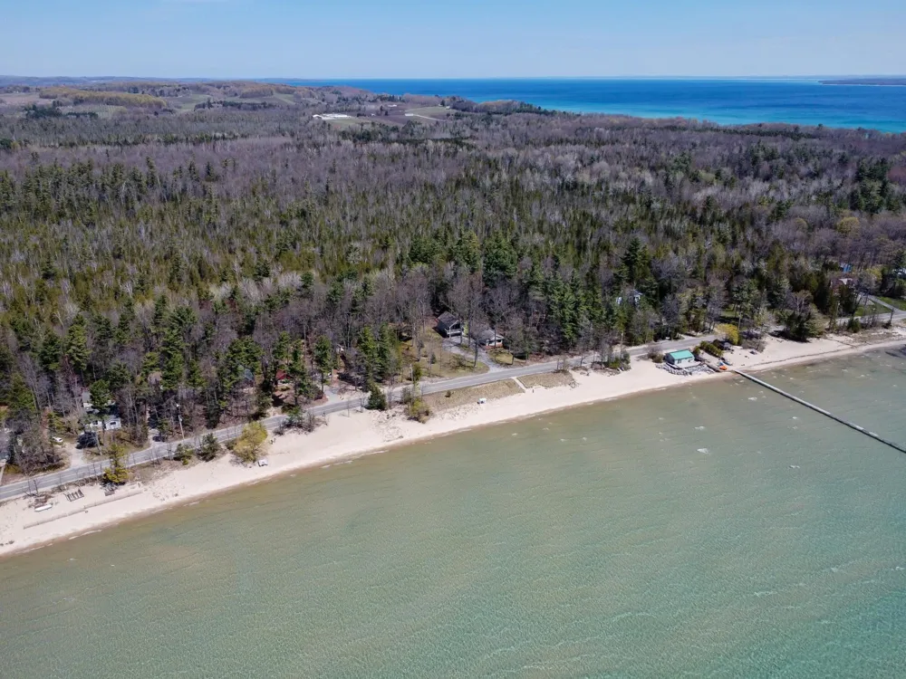 3784 S Lee Point Road Bingham Township, MI 49682