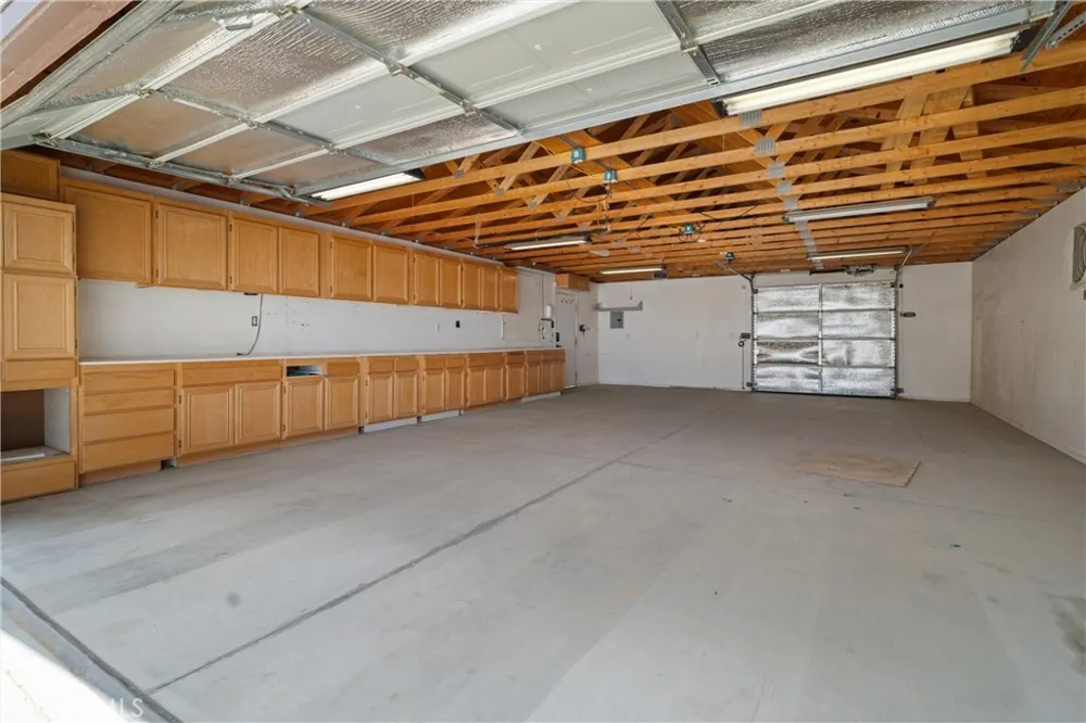 7435 Poppy California City, CA 93505