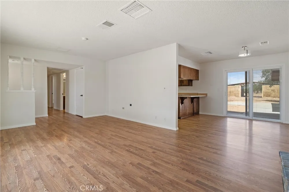 7435 Poppy California City, CA 93505