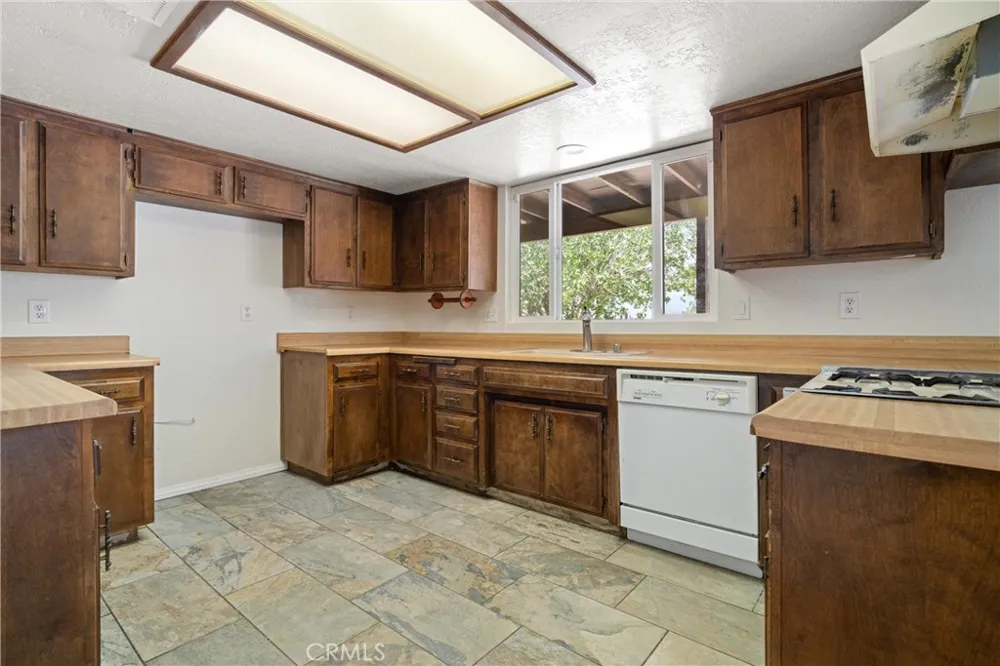 7435 Poppy California City, CA 93505