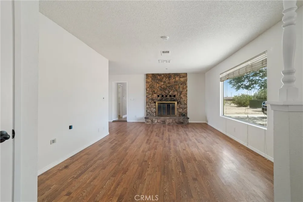 7435 Poppy California City, CA 93505