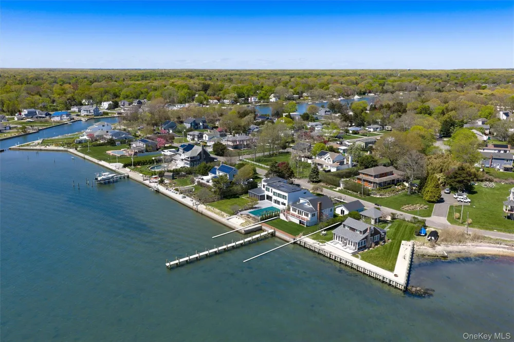 22 Laura Lee Drive Center Moriches, NY 11934