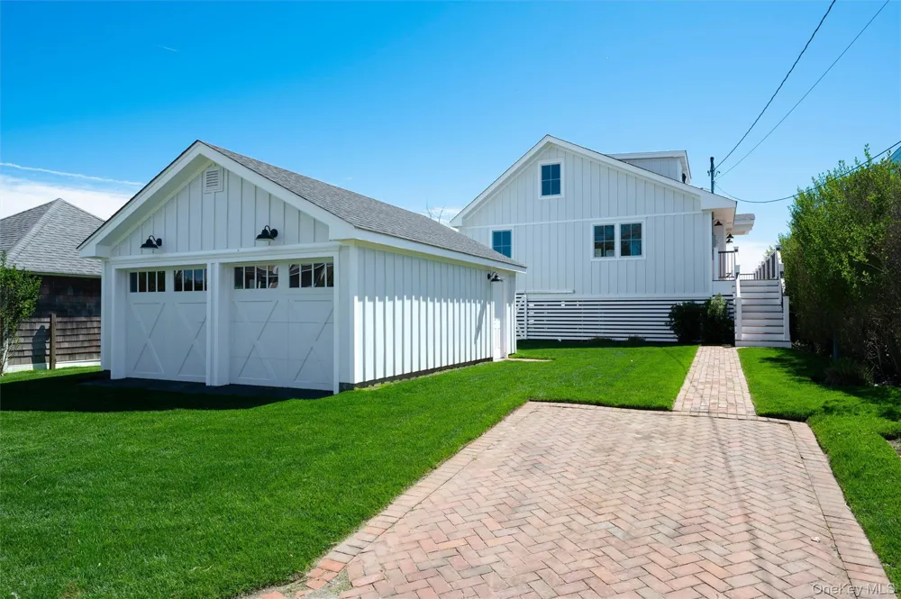 22 Laura Lee Drive Center Moriches, NY 11934