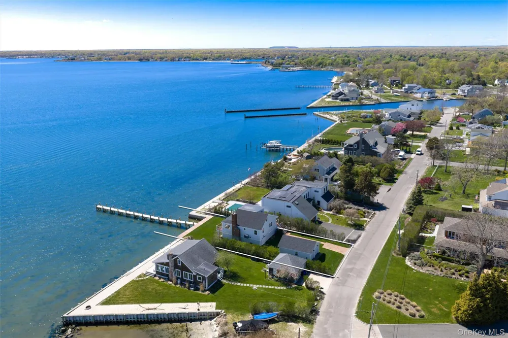22 Laura Lee Drive Center Moriches, NY 11934