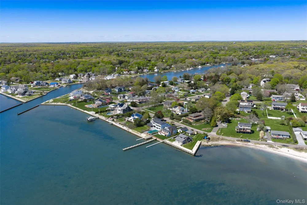 22 Laura Lee Drive Center Moriches, NY 11934
