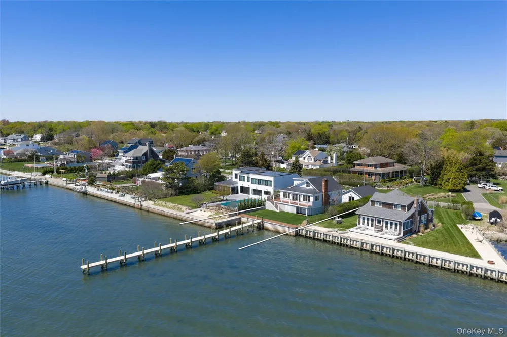 22 Laura Lee Drive Center Moriches, NY 11934