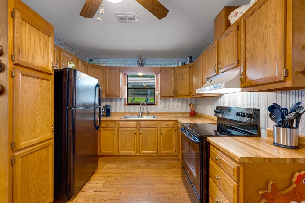 20 Waco Elkhart, TX 75839