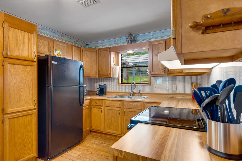 20 Waco Elkhart, TX 75839