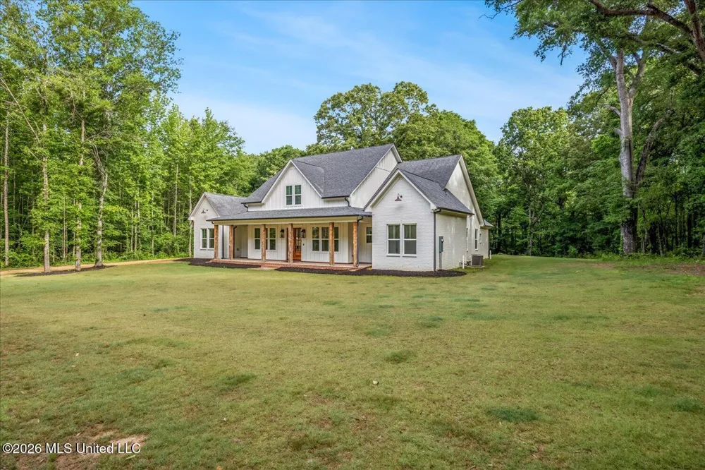 175 Fulmer Road Como, MS 38619