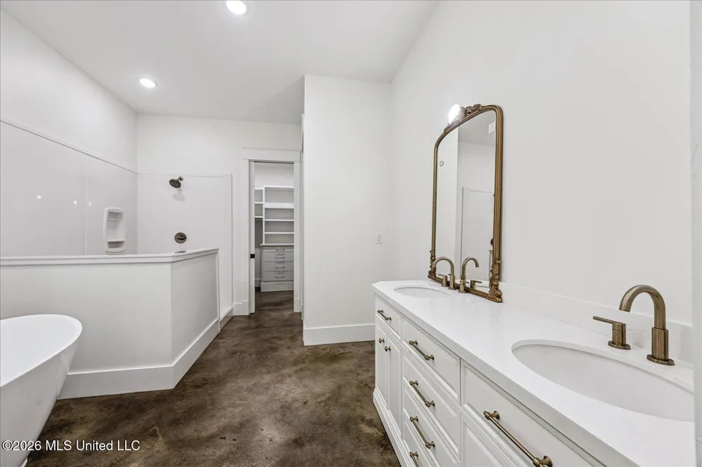 175 Fulmer Road Como, MS 38619