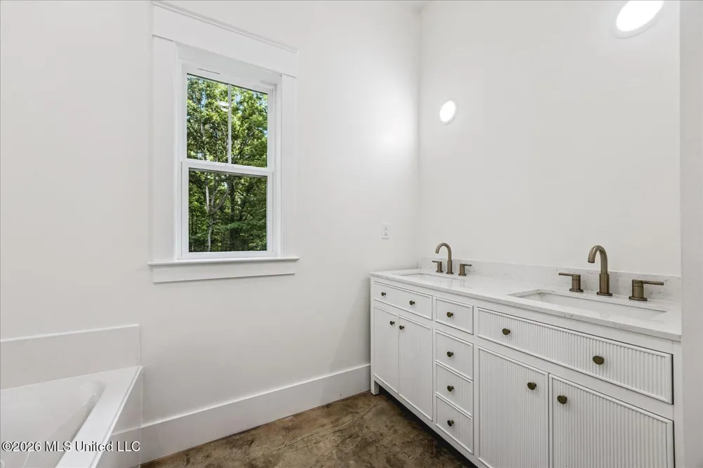 175 Fulmer Road Como, MS 38619