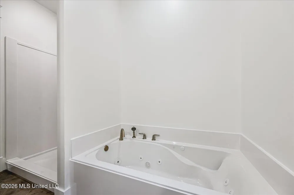 175 Fulmer Road Como, MS 38619