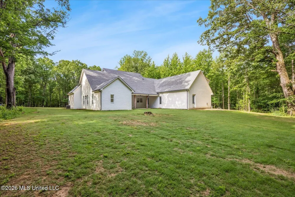 175 Fulmer Road Como, MS 38619