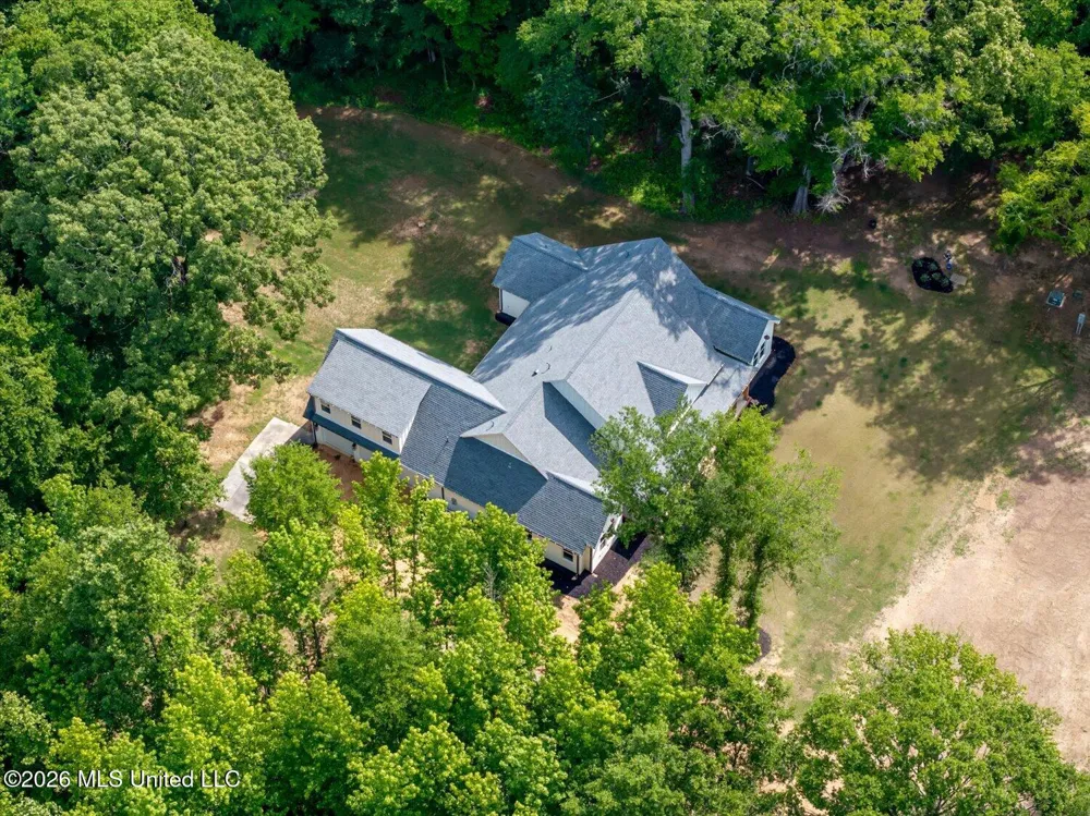 175 Fulmer Road Como, MS 38619