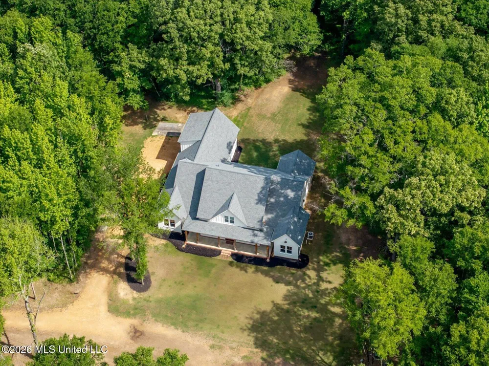 175 Fulmer Road Como, MS 38619