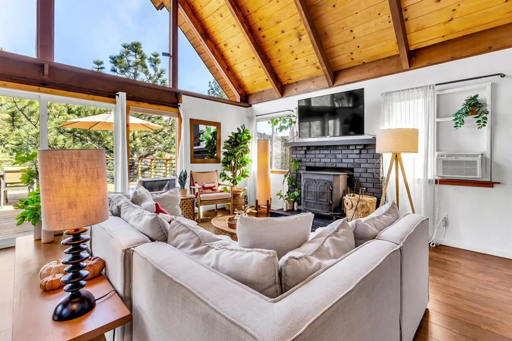 26870 Robin Drive Idyllwild, CA 92549