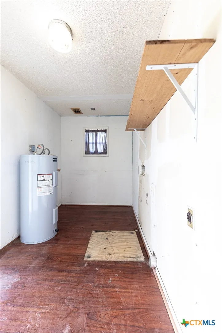 3300 State Highway 95 Shiner, TX 77984