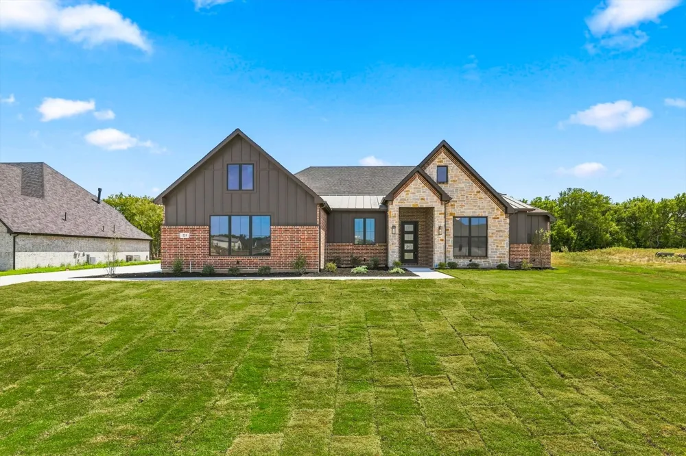224 Stuart Street Paradise, TX 76073