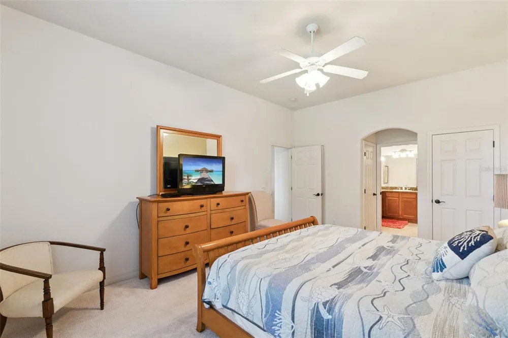 1005 GREEN GATE BOULEVARD Groveland, FL 34736