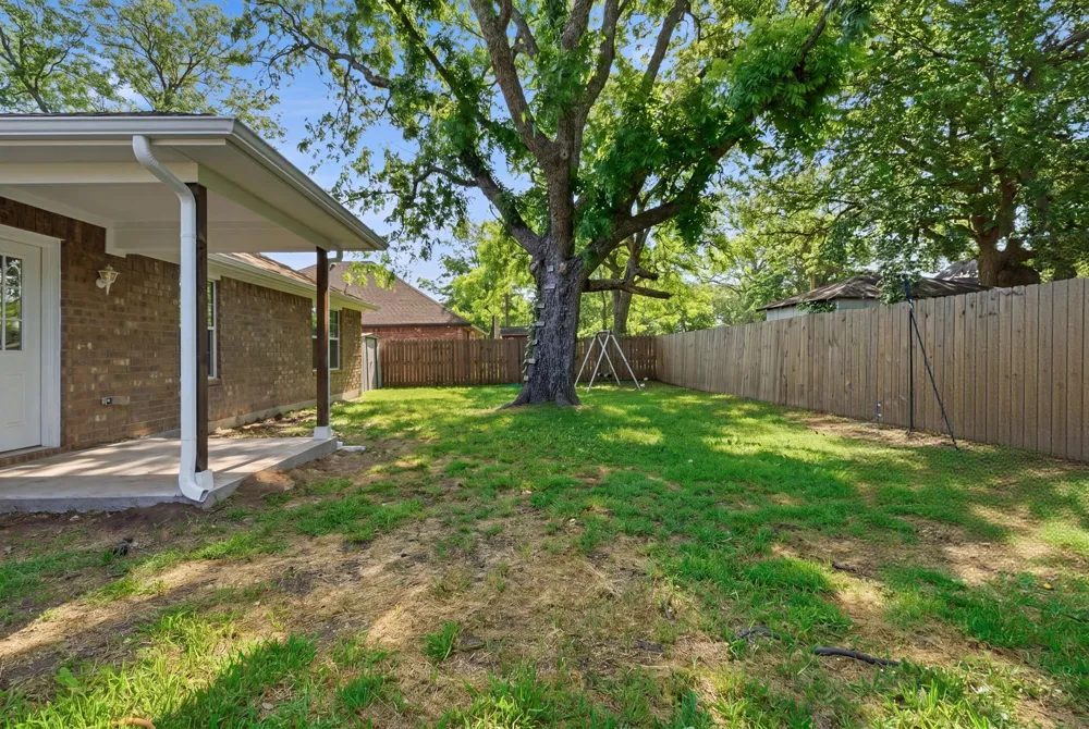 402 Robertson Street Collinsville, TX 76233