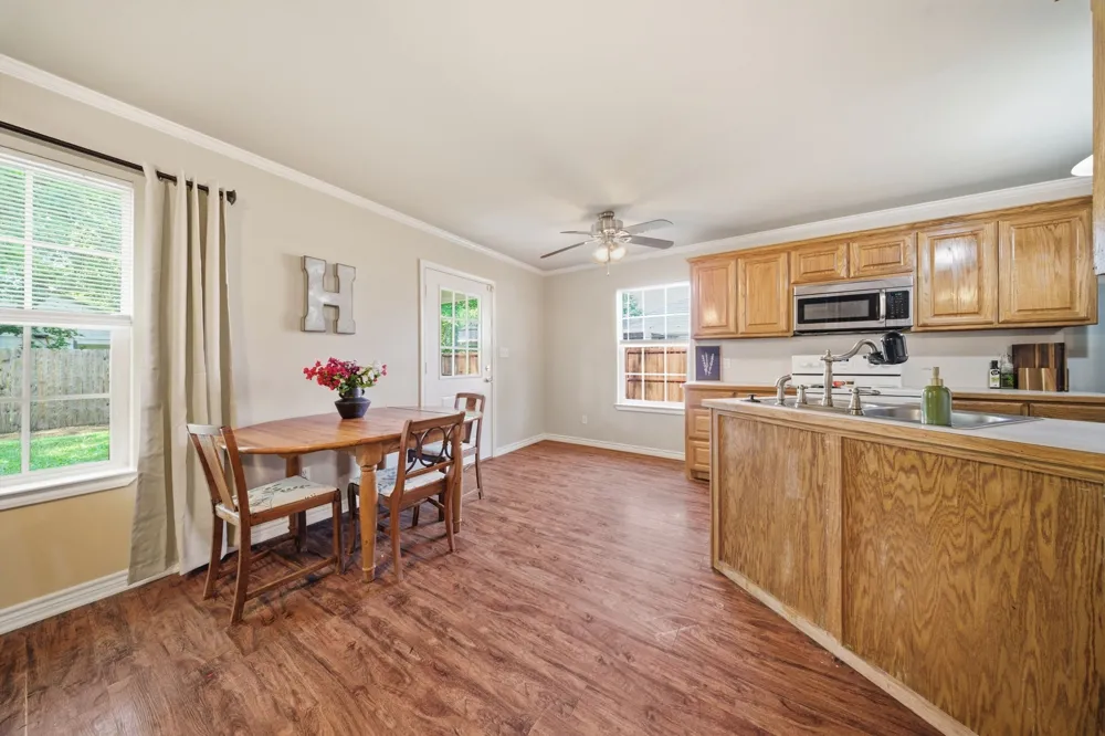 402 Robertson Street Collinsville, TX 76233