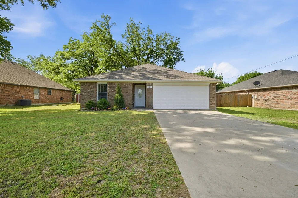 402 Robertson Street Collinsville, TX 76233