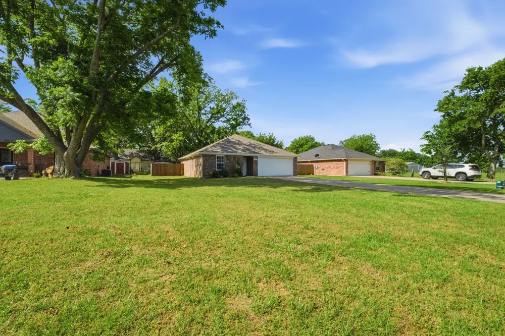 402 Robertson Street Collinsville, TX 76233