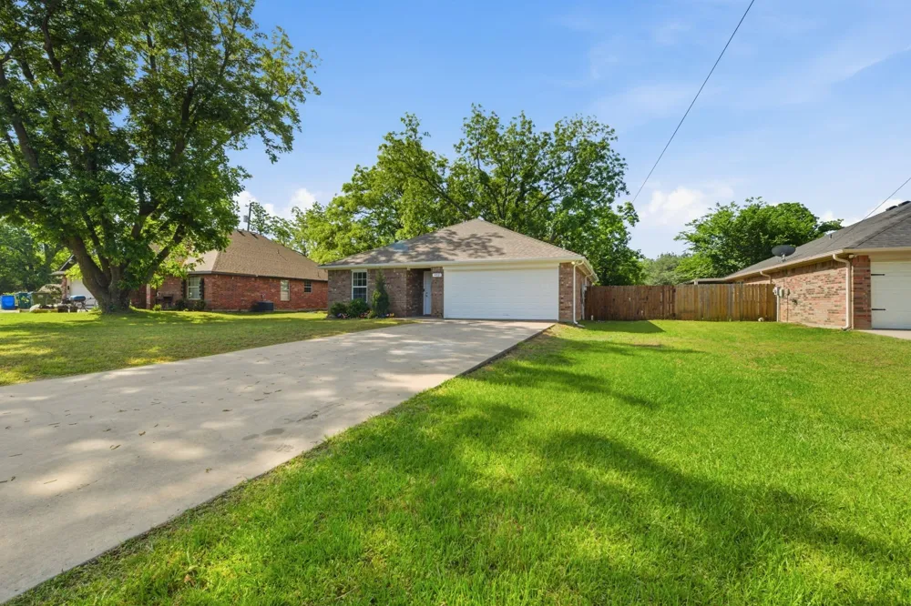 402 Robertson Street Collinsville, TX 76233