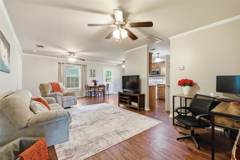402 Robertson Street Collinsville, TX 76233