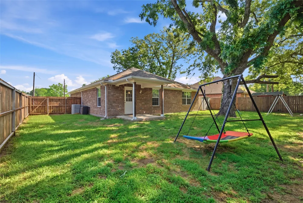 402 Robertson Street Collinsville, TX 76233