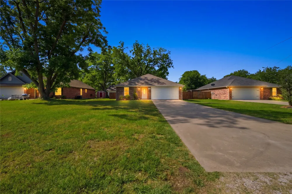 402 Robertson Street Collinsville, TX 76233