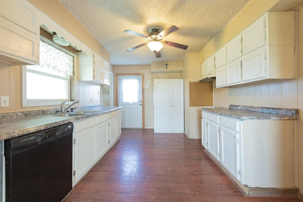 3300 State Highway 95 S Shiner, TX 77984