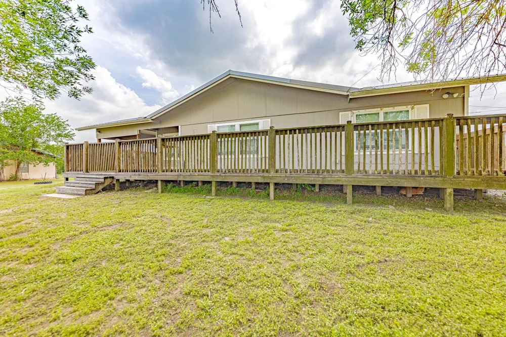 3300 State Highway 95 S Shiner, TX 77984