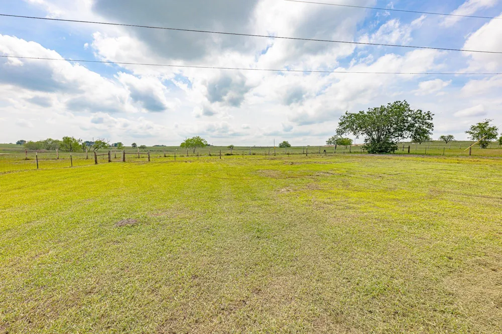 3300 State Highway 95 S Shiner, TX 77984