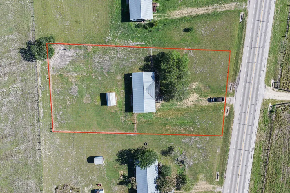 3300 State Highway 95 S Shiner, TX 77984