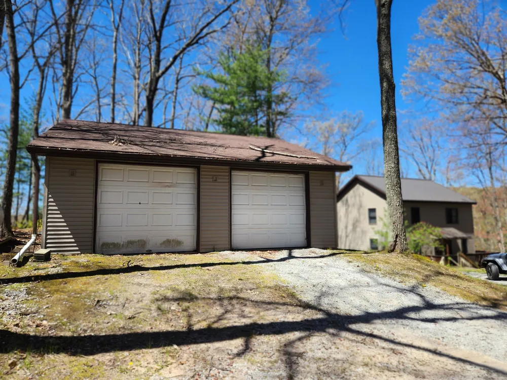 9223 S Trail Of The Lakes Lake Township, MI 49304