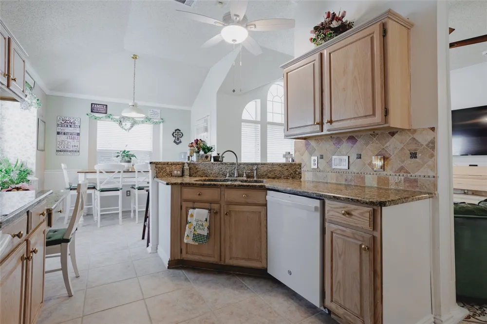 7115 Oaklawn Sachse, TX 75048