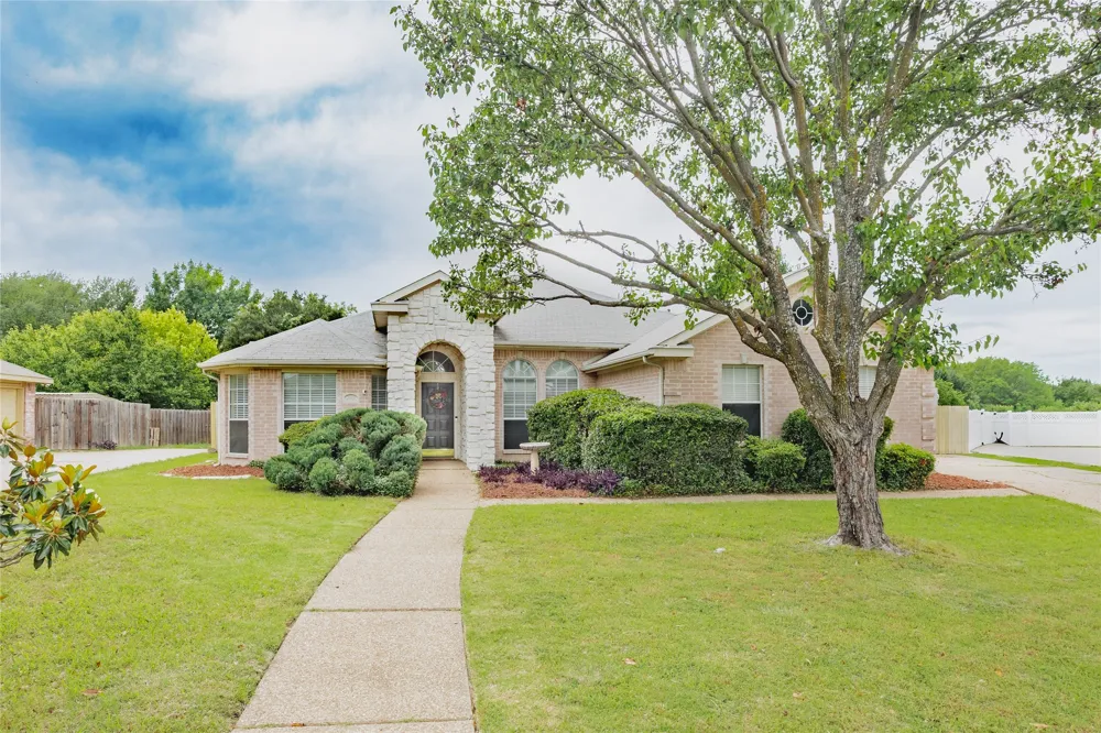 7115 Oaklawn Sachse, TX 75048