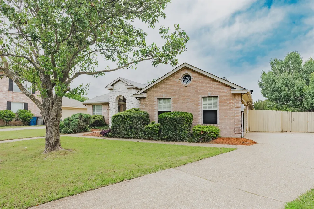 7115 Oaklawn Sachse, TX 75048