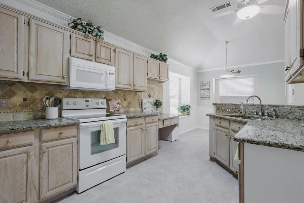 7115 Oaklawn Sachse, TX 75048